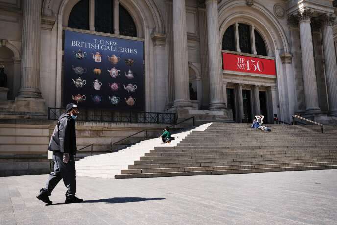 Devant le Metropolitan Museum of Art, à New York, le 1er avril 2020.