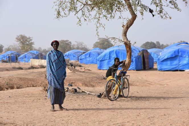 Une femme dans le camp de déplacés de Pissila, au Burkina Faso, en janvier 2020.