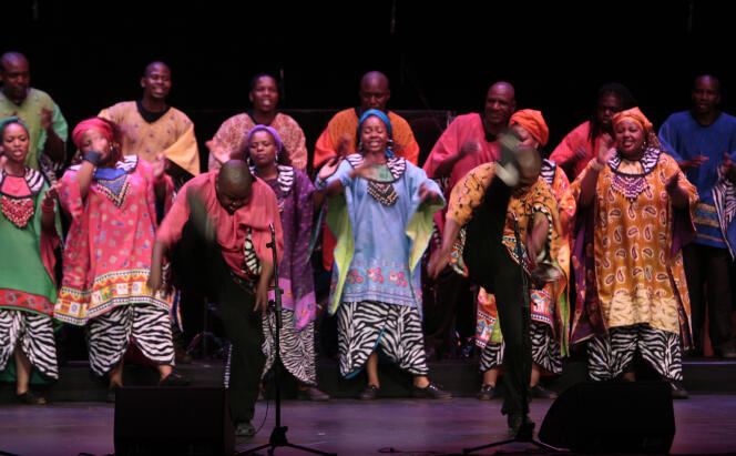 Des chanteurs et chanteuses sud-africains de la chorale de gospel de Soweto au Théâtre du Châtelet à Paris, le 3 novembre 2009, lors d’une répétition.