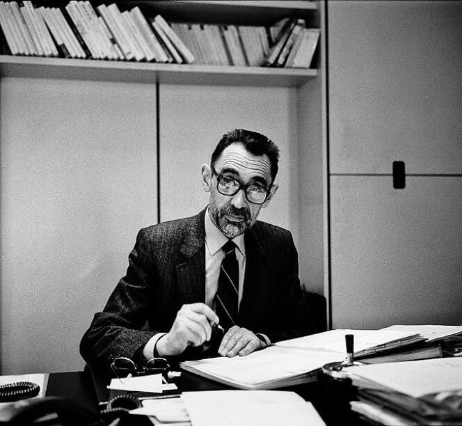 Michel Chodkiewicz, dans les locaux des éditions du Seuil, en 1987.