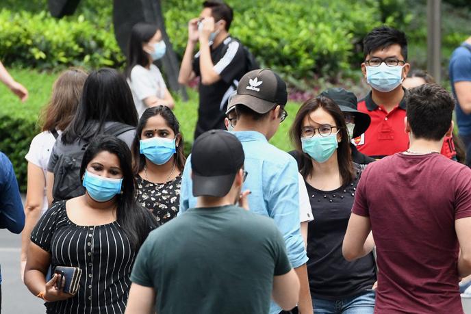 À Singapour dans un quartier de commerces, le 5 avril. Des mesures de confinement général sont de nouveau appliquées dans la cité-État de 6 millions d’habitants depuis le 7 avril, et jusqu’au 4 mai.