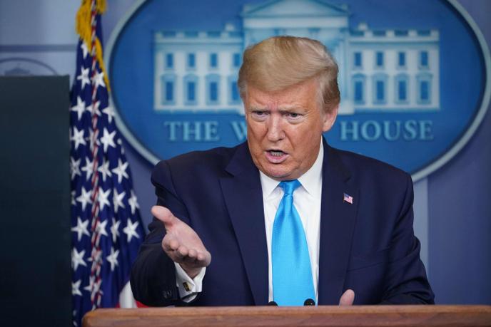 Donald Trump lors de son point-presse quotidien, à la Maison Blanche, à Washington, mardi 7 avril.