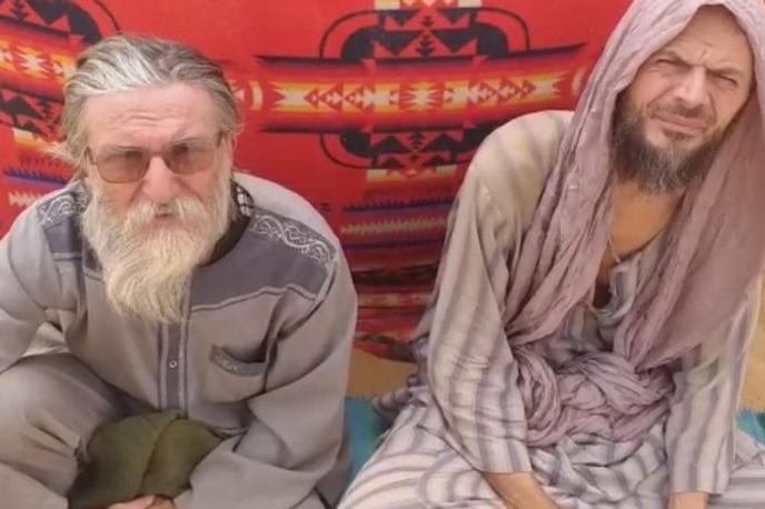 Cette image des otages italiens Pier Luigi Maccali (à gauche) et Nicola Ciacco, extraite d’une vidéo djihadiste, a été diffusée par le journal nigérien « Aïr Info ».