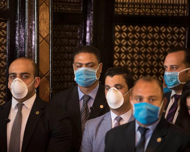 Pendant une conférence de presse consacrée à la crise du Covid-19, au ministère de la santé égyptien, le 25 mars.