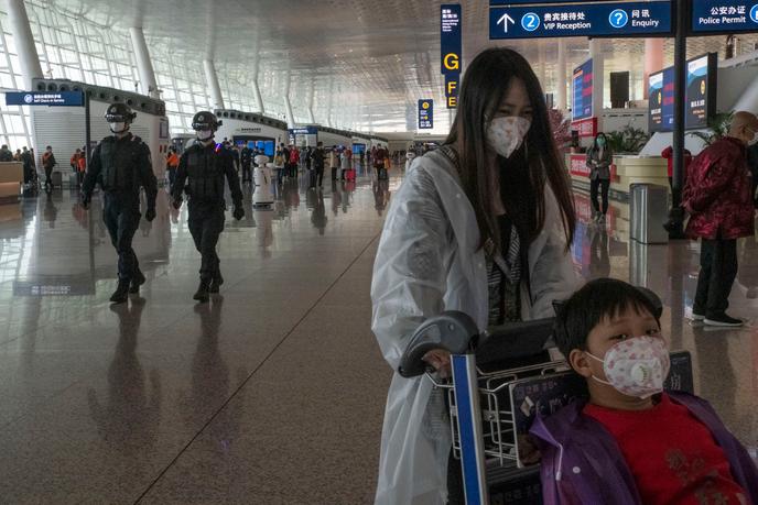 A l’aéroport de Wuhan (Hubei), le jour de sa réouverture officielle, le 8 avril 2020.