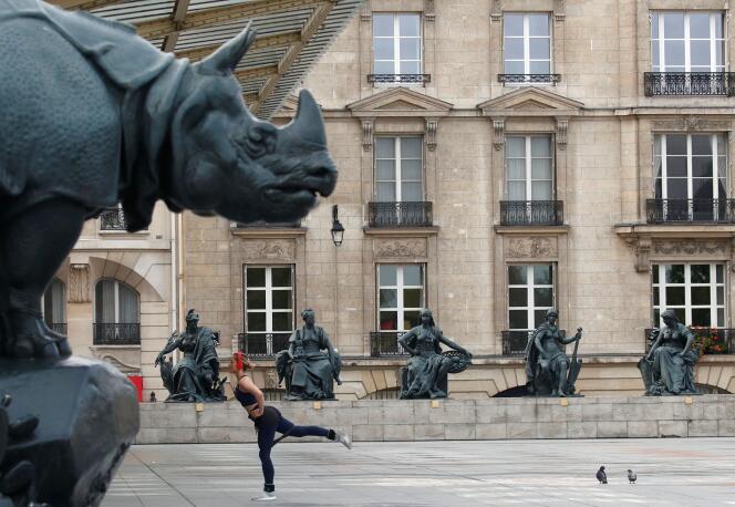 Devant le musée d’Orsay, le 7 avril.