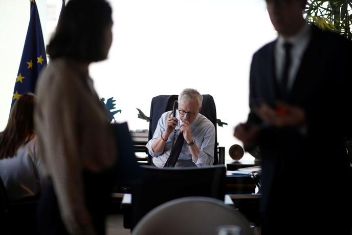 Bruno Le Maire, ministre de l’économie et des finances, dans son bureau à Paris, le 14 avril.