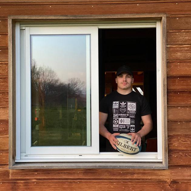 Le joueur de rugby Antoine Dupont, chez son frère à Castelnau-Magnoac (Hautes-Pyrénées), en mars.