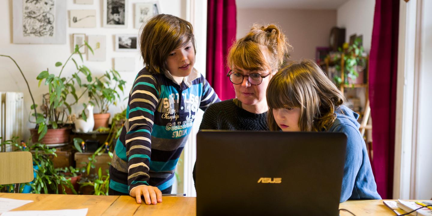 Parent Ado Au Bord De La Crise De Nerf Confinement et « école à la maison » : parents d’élèves au bord de la