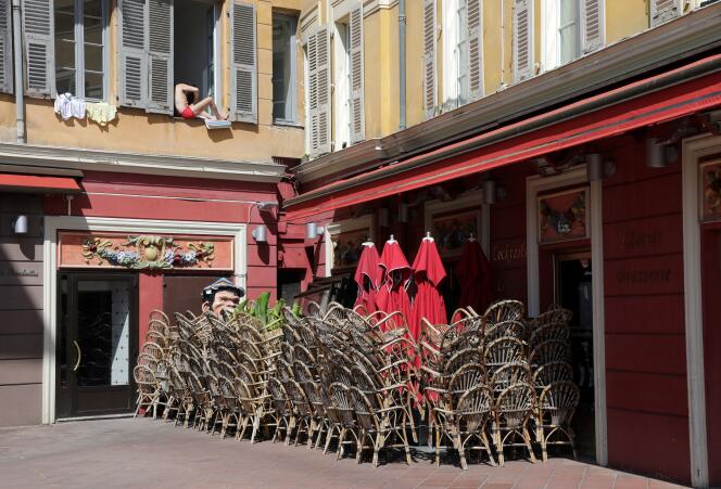 Un restaurant fermé à Nice, le 14 avril.