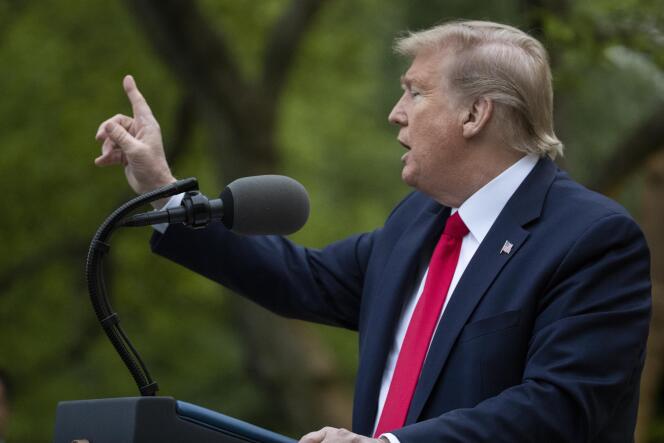 Le président Donald Trump annonce la suspension de la contribution des Etats-Unis à l’Organisation mondiale de la santé (OMS), à la Maison Blanche, à Washington, le 14 avril.
