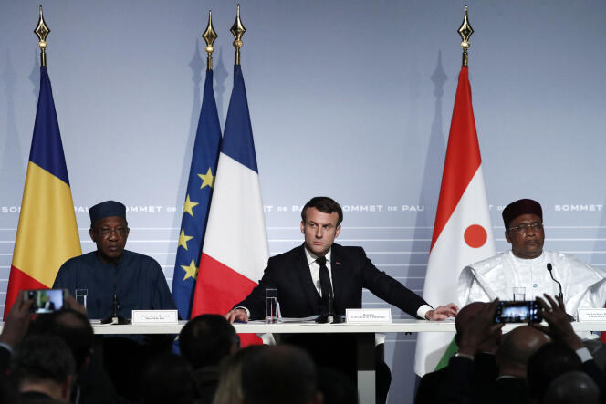 De gauche à droite : les présidents Idriss Déby (Tchad), Emmanuel Macron (France) et Mahamadou Issoufou (Niger), au sommet du G5 Sahel, à Pau, le 13 janvier 2020.