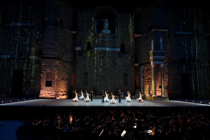 Des danseurs espagnols se produisent sur scène lors de la répétition générale de « La Nuit espagnole » aux 150e Chorégies d’Orange, le 5 juillet 2019.