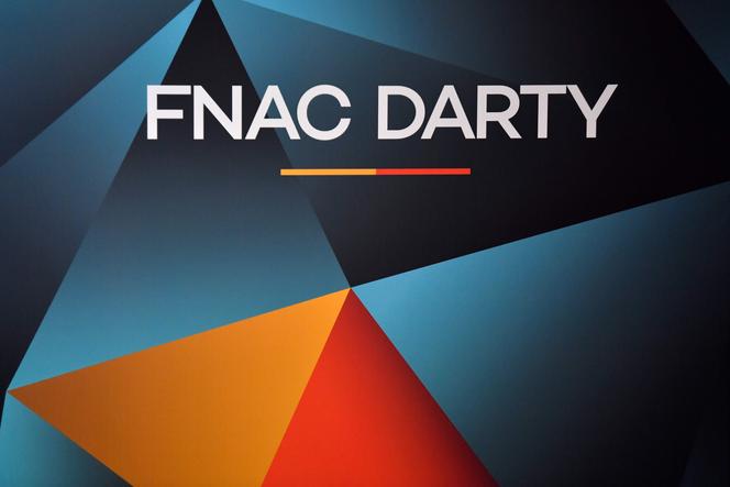 Logotipo da Fnac Darty durante apresentação dos resultados do grupo em 2018.