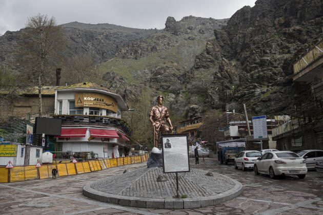 A Darband, quartier populaire au pied de la montagne, au nord de la capitale, les restaurants et cafés attendent l’autorisation de rouvrir, le 11 avril.