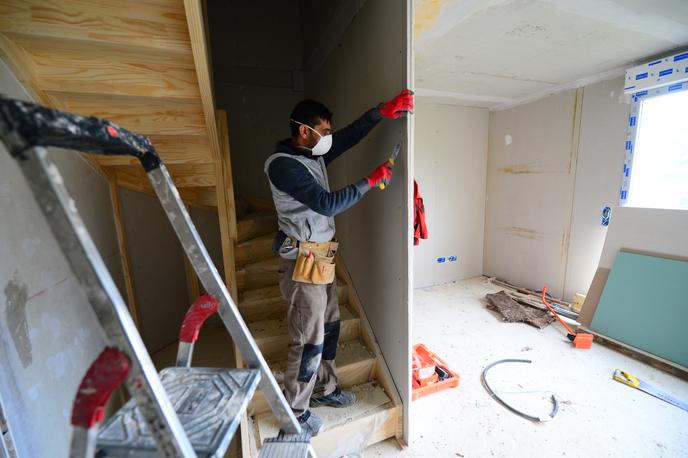 Sur un chantier, à Cenon (Gironde), le 22 avril.