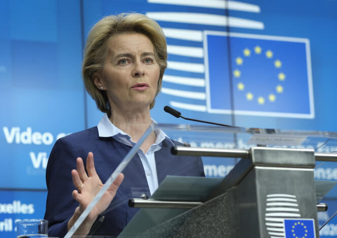 La présidente de la Commission européenne Ursula von der Leyen, lors d’un point presse, le 23 avril, à Bruxelles.