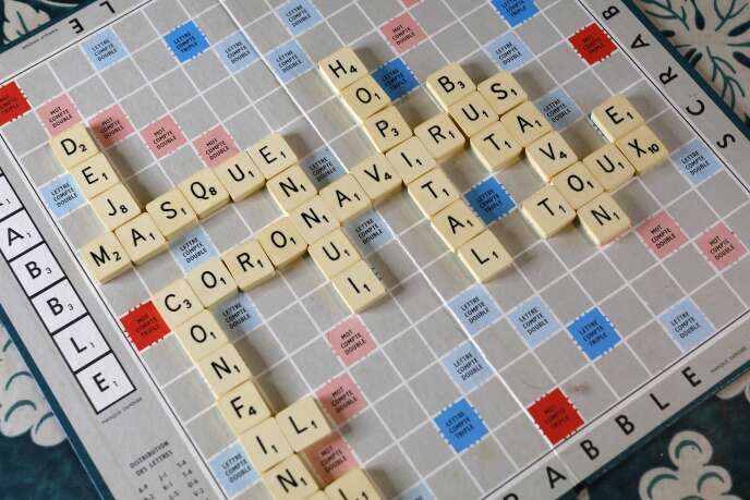 Partie de Scrabble dans l’Eure, pendant l’épidémie de Covid-19.