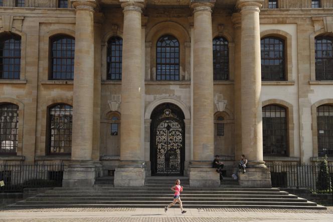 Devant le Clarendon Building de l’université d’Oxford (Royaume-Uni), le 24&nbsp;avril&nbsp;2020.