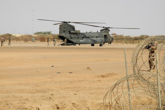 Un hélicoptère lourd Chinook de l’armée britannique à Ménaka, au Mali, en mars 2019.
