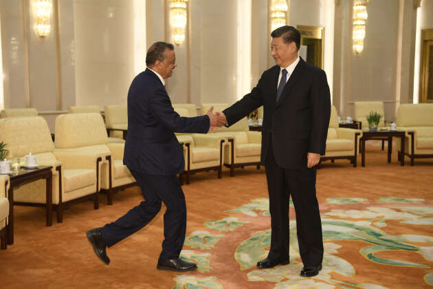 Le directeur général de l’OMS, Tedros Adhanom Ghebreyesus (à gauche), rencontre le président chinois, Xi Jinping, à Pékin, le 28 janvier.