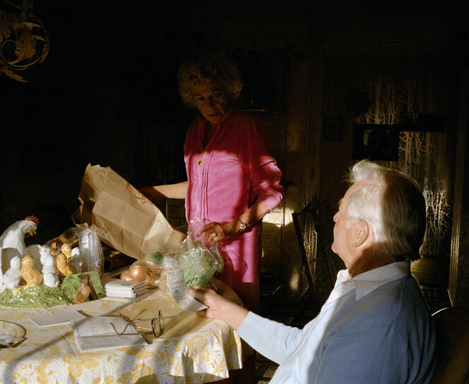 « Discussion, Kitchen Table », 1985, extrait de la série « Pictures From Home », de Larry Sultan.