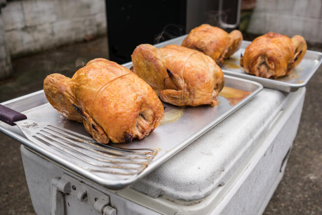 Les barbecues de la gamme Spirit de Weber (ancienne et nouvelle versions) ont produit des poulets rôtis à la perfection.