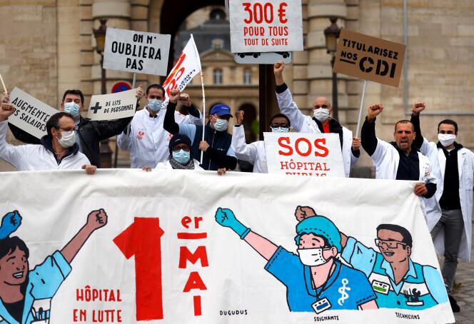 Personnels soignants et militants CGT ont manifesté, jeudi 30 avril, devant la Pitié-Salpêtrière, à Paris.