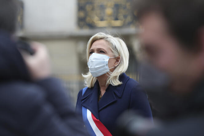 La présidente du Rassemblement national, Marine Le Pen, lors de l’hommage annuel de son parti à Jeanne d’Arc, à Paris, le 1er mai.