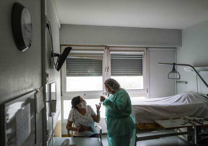 Une patiente souffrant du SARS-CoV-2, au CHU Emilie-Muller, à Mulhouse, le 29 avril.