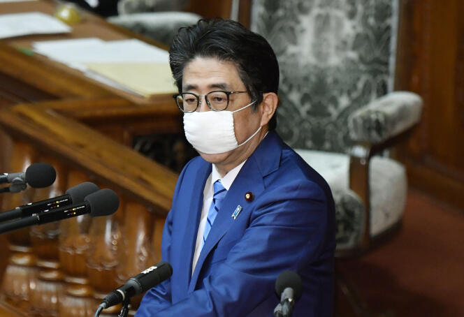 Le premier ministre japonais, Shinzo Abe, lors d’une session plennière du Parlement, à Tokyo, le 27 avril.