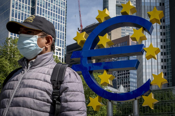 Le signe de l’euro à Frankfort (Allemagne), siège de la BCE, en mai 2020.