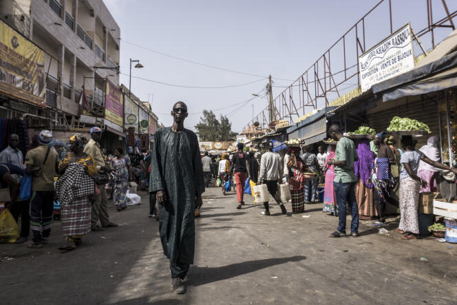 Une rue du marché de la Médina à Dakar, le 18 mars 2020.