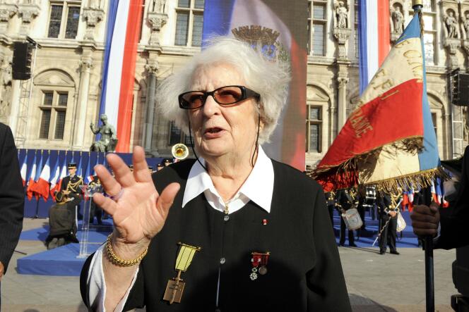 La résistante Cécile Rol-Tanguy, lors du 65e anniversaire de la libération de Paris, devant l’Hôtel de Ville, le 25 août 2009.