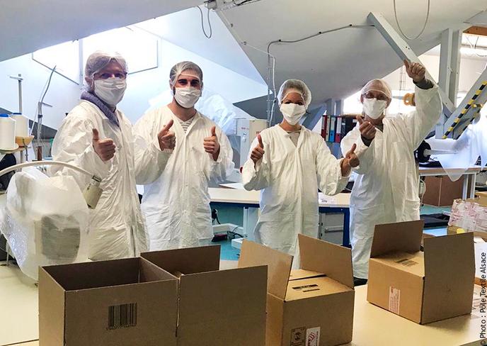 Le Pôle textile Alsace se mobilise pour fabriquer les masques, à Mulhouse, en mai.