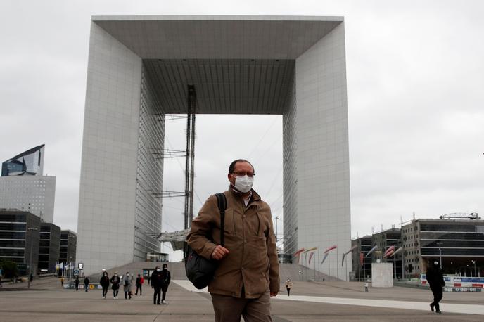 Esplanade de La Défense le 11 mai, premier jour du déconfinement. Depuis, le retour des salariés dans les tours est très progressif.