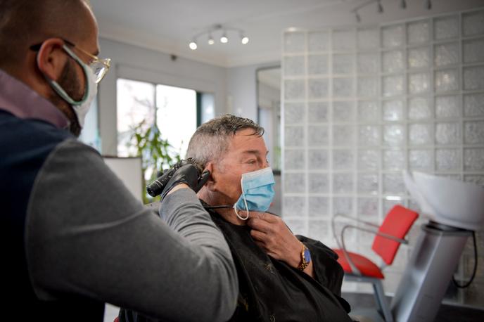 Chez Tiago Coiffure, François est le premier client à être venu se faire coiffer après près de deux mois de fermeture.
