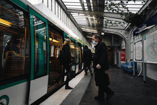La station de métro Jaurès dans le 19ème arrondissement de Paris, le 11 mai.