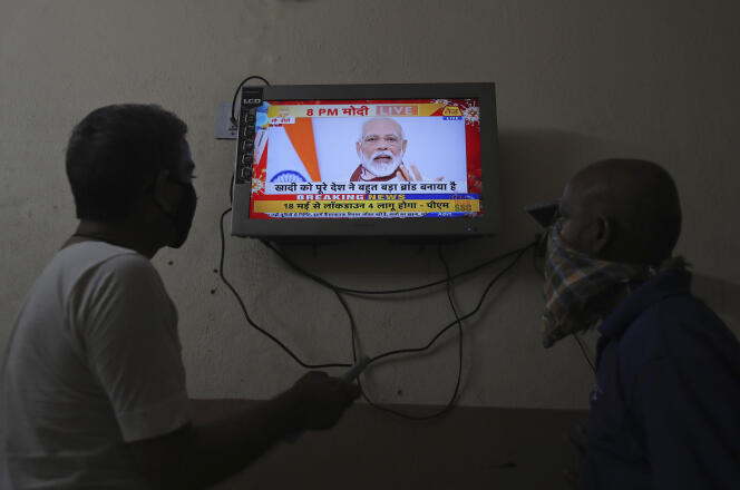 Le premier ministre indien Narendra Modi lors de son allocution télévisée, le 12 mai à Hyderabad (Etat du Télangana), en Inde.