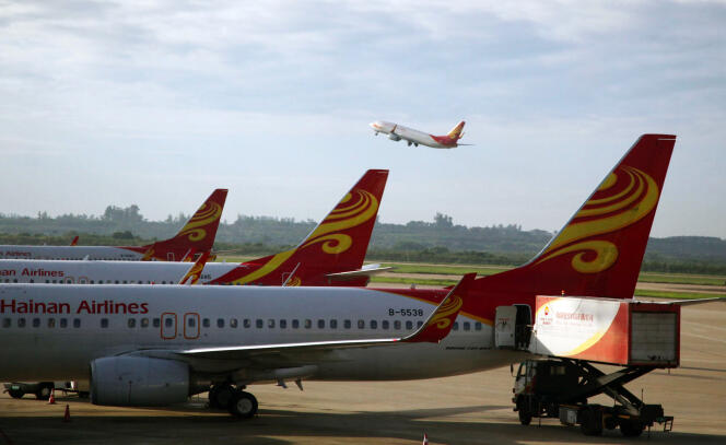 Des avions de la compagnie chinoise Hainan Airlines, à l’aéroport d’Haikou (Hainan), en juin 2014.