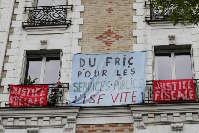 Sur la façade d’un immeuble du quartier de Belleville à Paris, le 12 mai.