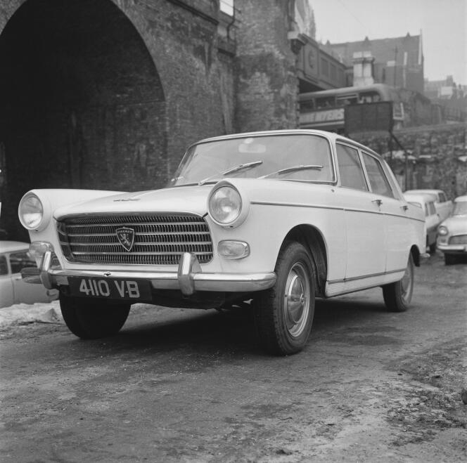 Une Peugeot 404, en 1963.