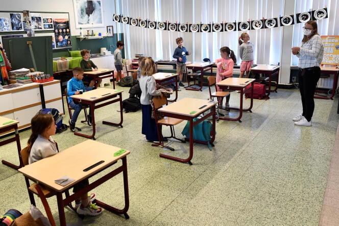 Des enfants dans une école primaire d’Anvers (Belgique), en mai 2020.