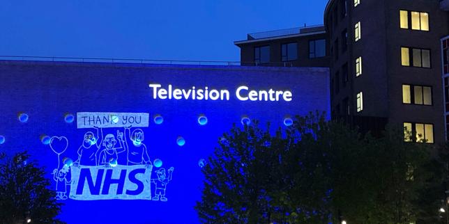 Avec la pandémie, la BBC retrouve son rôle central au Royaume-Uni