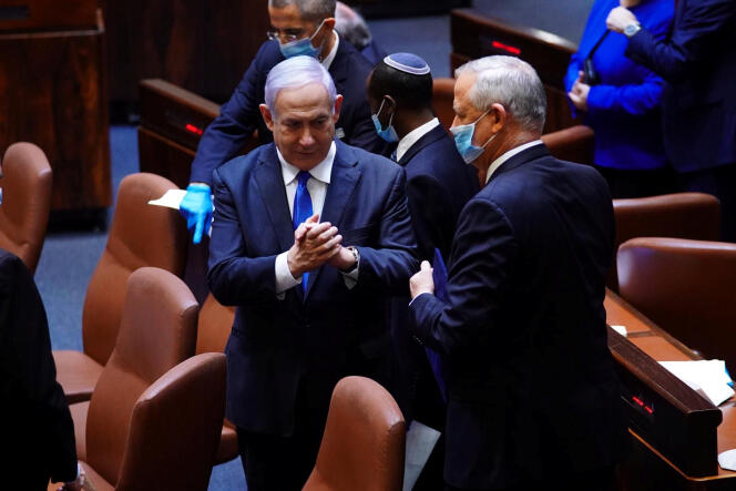 Benyamin Nétanyahou et Benny Gantz, à la Knesset à Jérusalem, le 17 mai.