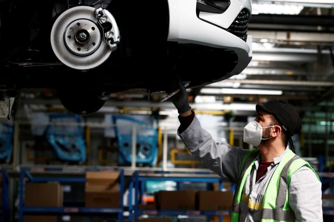 A l’usine Renault de Flins (Yvelines), le 6 mai.