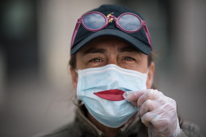 Le port du masque nous oblige inventer de nouveaux langages non