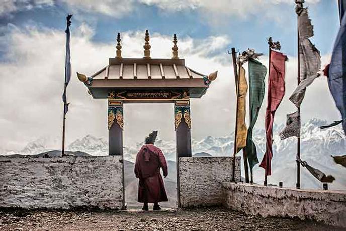 A Muktinath, au pied de la statue de Guru Rinpoché, 4 000 m d’altitude.