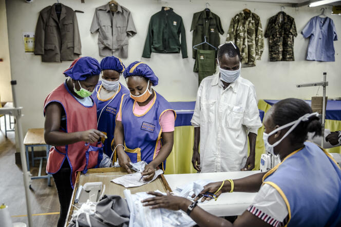 L’usine textile  Kicotec reconvertie en fabrique de masques à Kitui, au Kenya, le 7 avril 2020.