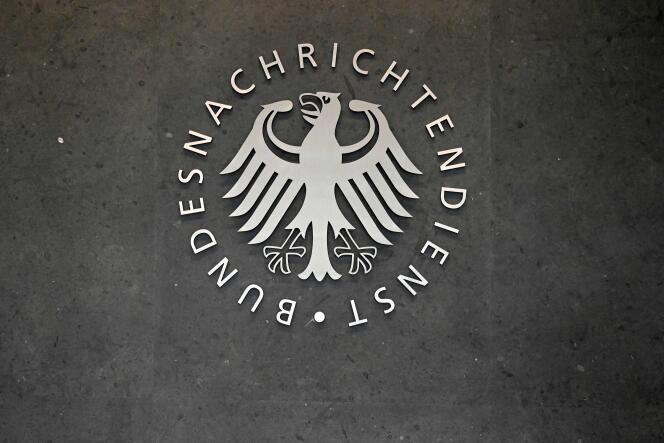 Plaque à l’entrée du siège du Bundesnachrichtendienst, le service de renseignement fédéral allemand.
